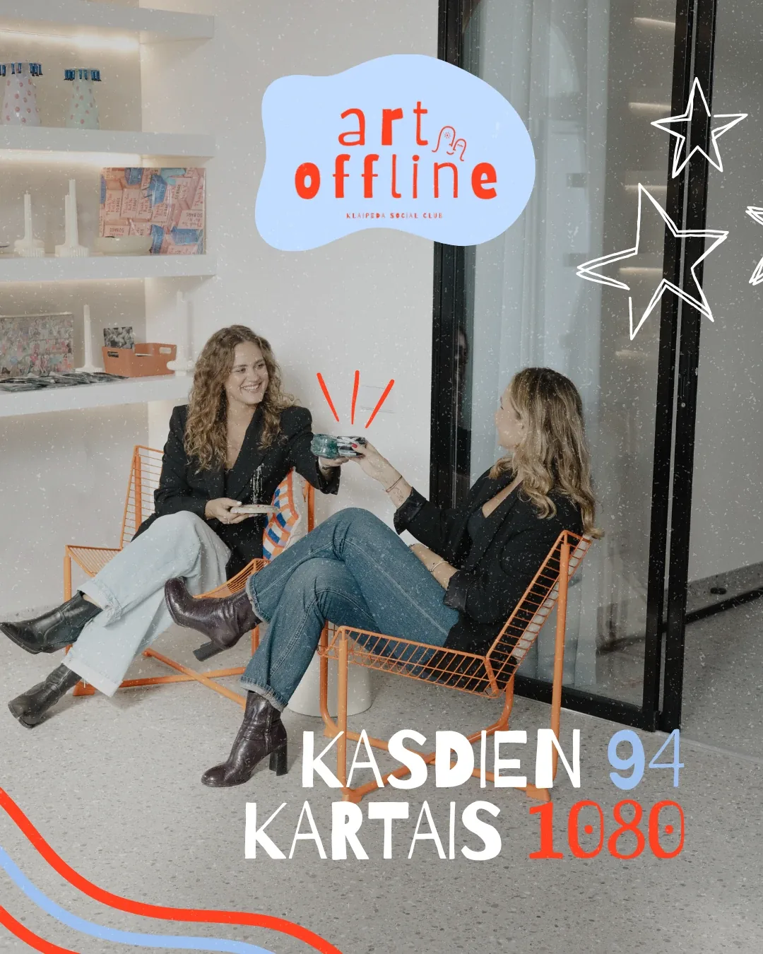 Toma kairėje ir Austėja dešinėje su kava Art Offline studijoje, virš jų – studijos logotipas